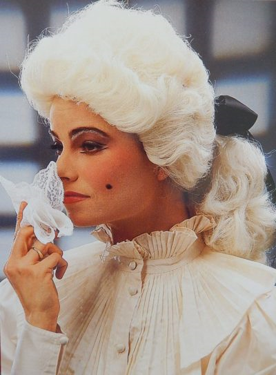 Rococo Pruik Dames Constance Eierschaal Kleur 3 Rococo Pruik Dames Constance Eierschaal Kleur